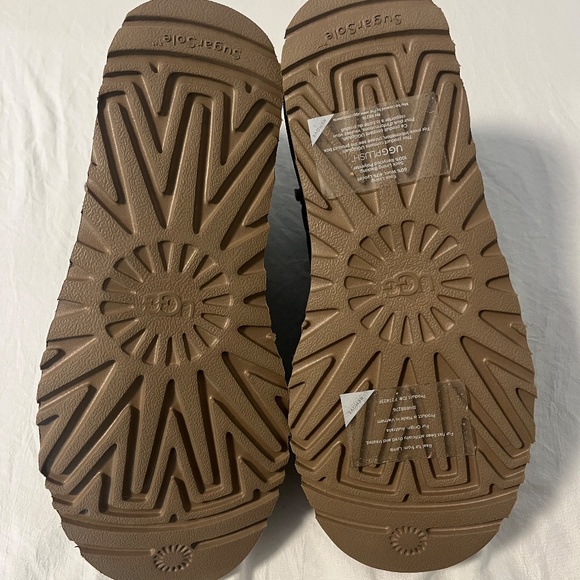 NWT UGG Women's Classic Ultra Mini Boot Size 7 in Green *Damaged - See Photos* - Picture 3 of 11